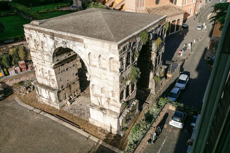 Arco di Giano al Velabro