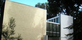 L’esterno del Padiglione. Via rietveldpaviljoen.com