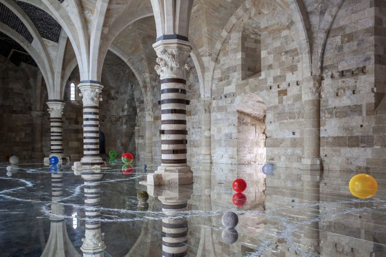 Alfredo Pirri, PASSI, installation view at Castello Maniace, Sala Ipostila, Siracusa 2021. Photo © Iole Carollo. Courtesy Regione Siciliana/ADITUS