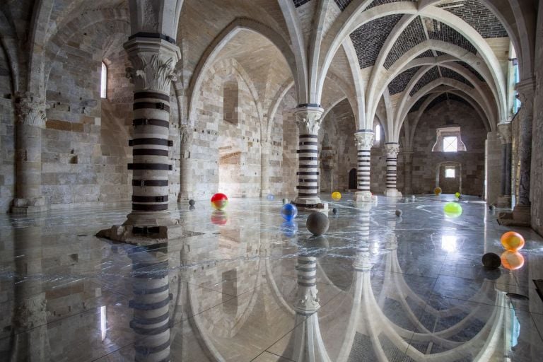 Alfredo Pirri, PASSI, installation view at Castello Maniace, Sala Ipostila, Siracusa 2021. Photo © Iole Carollo. Courtesy Regione Siciliana/ADITUS