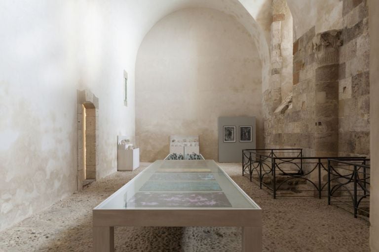 Alfredo Pirri, PASSI, installation view at Castello Maniace, Sala Ipostila, Siracusa 2021. Photo © Iole Carollo. Courtesy Regione Siciliana/ADITUS