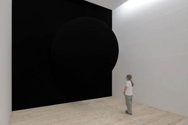 Anish Kapoor, Void Pavilion V, 2018. Wood, concrete and pigment, 6x6x12 m. Photograph by Nobutada Omote © Anish Kapoor. All rights reserved SIAE, 2021