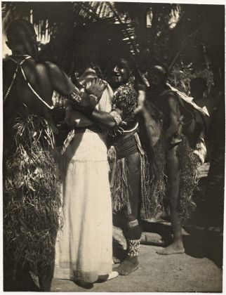 Anonimo, Ada Nolde con donne indigene sull'isola di Pak o Manus, Papua Nuova Guinea, 1914. Archive of the Nolde Foundation Seebüll