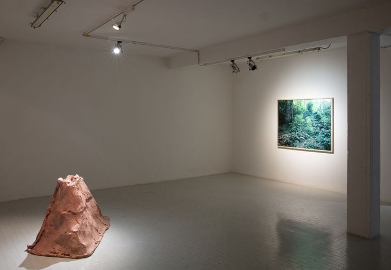 Déladelmur, installation view at galleria Artericambi, Verona 2021