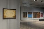 Domenico Gnoli. Exhibition view at Fondazione Prada, Milano. Photo Roberto Marossi. In primo piano, La chemise sur la table n. 3, 1967