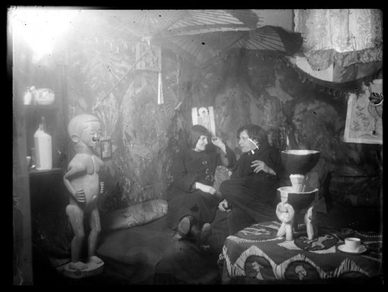Erna Schilling (Kirchner) ed Ernst Ludwig Kircher nello studio in Durlacher Strasse 14, Berlino, 1912 14 ca.. Kirchner Museum, Davos