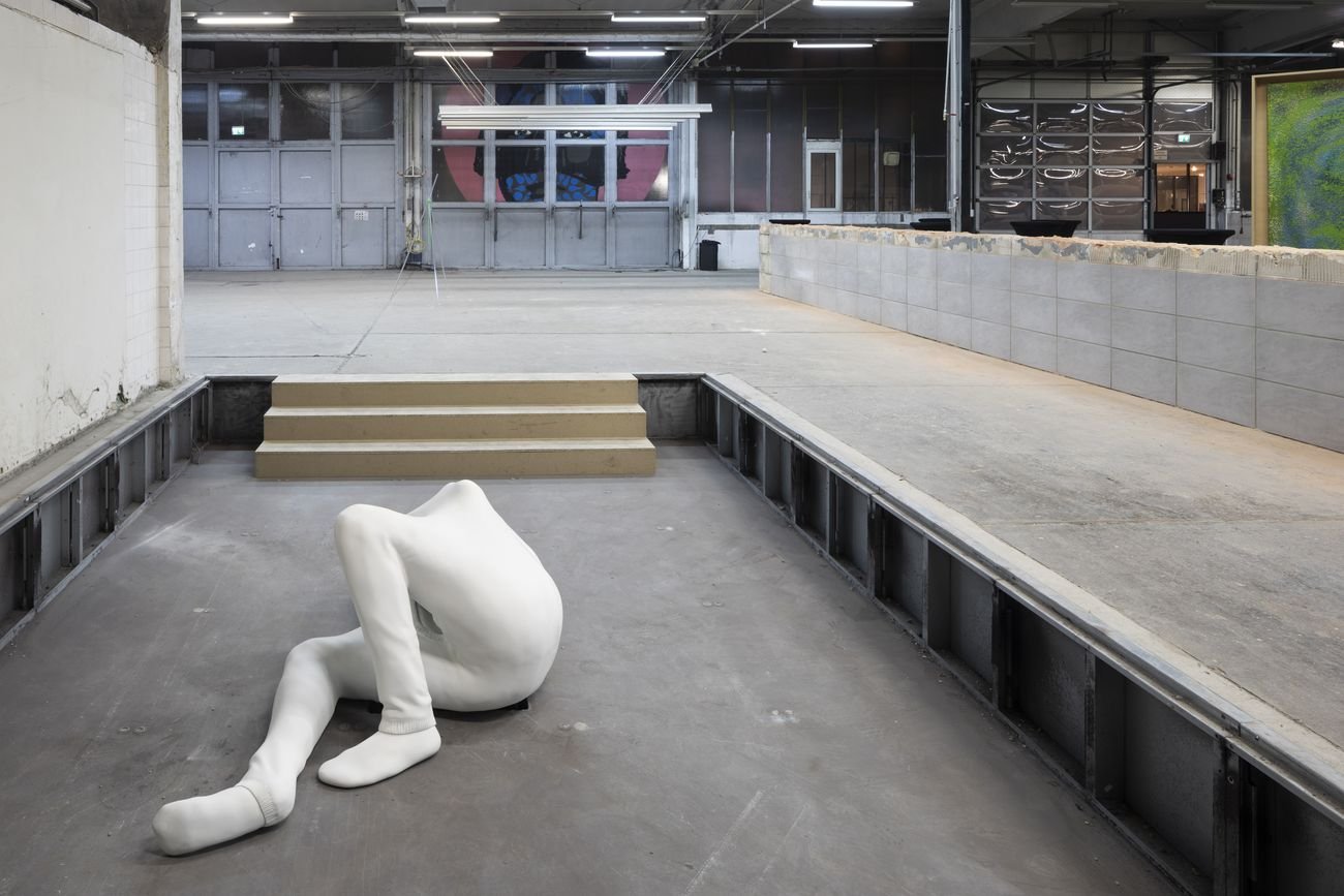 Erwin Wurm, Big Gulp Lying (Psychos), 2010. View of the installation at the House of Losing Control, Vienna Art Week 2021. Photo © Wolfgang Thaler