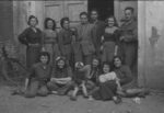 Gruppo di persone in posa, 1948. Fondo Gasparini