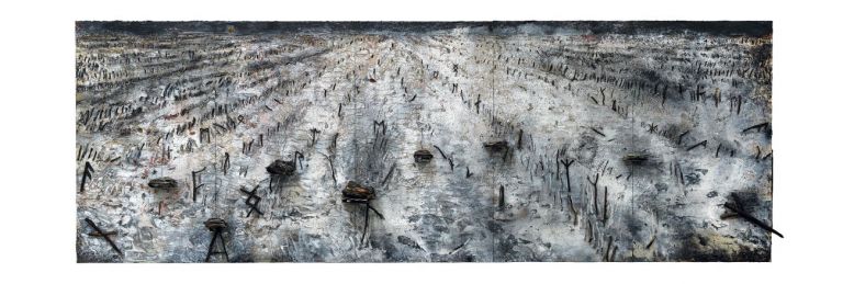 Anselm Kiefer Des Herbstes Runengespinst, 2005-2006 Emulsione, acrilico, olio, gommalacca, legno bruciato, libri bruciati, carboncino, metallo e filo su tela. 330 × 980 cm / 129 7/8 × 385 7/8 in Copyright: © Anselm Kiefer Photo: Georges Poncet Courtesy Galleria Lia Rumma Milano/Napoli