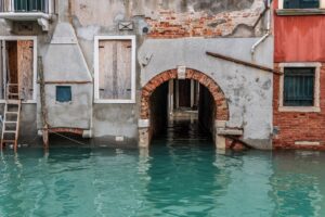 Venezia rischia di scomparire per l’innalzamento delle acque: un appello a Draghi