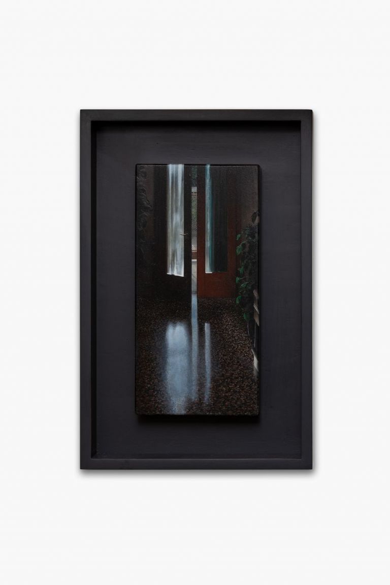 Marta Naturale, Corridoio, 2021, olio su ardesia, 24x12 cm. Photo Daniele Molajoli