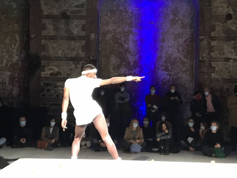 OGR Torino Throwing Balls at Night di Jacopo Miliani ph Claudia Giraud 10 1200x900 1 Art Week Torino: Jacopo Miliani trasforma le OGR in una ballroom. Tra Voguing e Balletti Russi