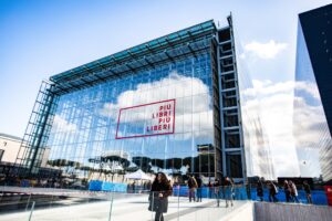 Torna a Roma la fiera Più libri più liberi. Secondo i librai fa concorrenza alle librerie