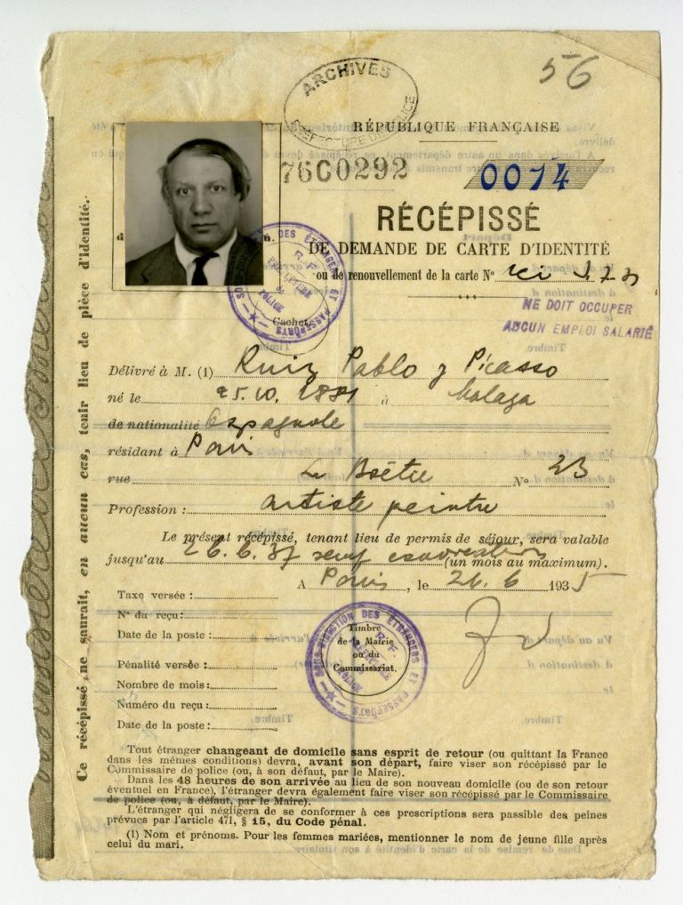 Récépissé de demande de carte d’identité datant de 1935 © Archives de la Préfecture de Police de Paris © Succession Picasso 2021