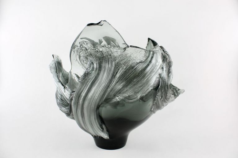 Shohei Yokoyama, Amorphous 18 40, 2021, vetro soffiato, cm 29x40x34