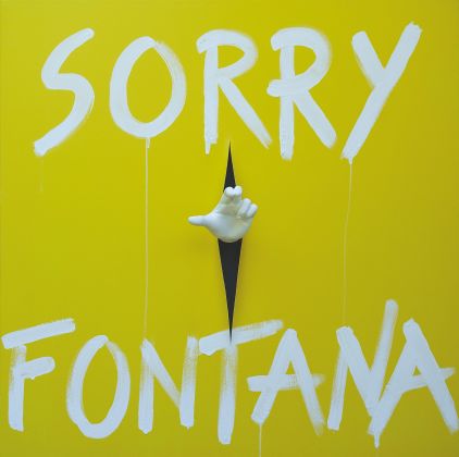 Simone D’Auria, Sorry Fontana, (giallo) acrilico su tela, 100x100 cm