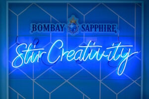 Il gin Bombay Sapphire per il primo NFT collettivo che nascerà live su Instagram
