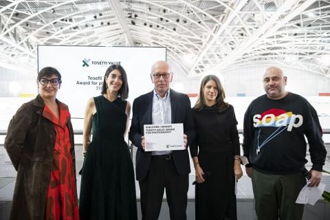 Ilaria Bonacossa; Giulia Tosetti, responsabile Tosetti Value – Il Family office; Alberto Peola, direttore Peola Simondi; Daphne Vitali, curatrice; Raed Yassin, artista. Photo courtesy: Perottino-Piva / Artissima