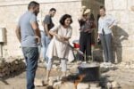 Vivien Sansour, Preparazione della Molokhia per il progetto Home a Dar Jacir, Betlemme, 2018 © Vivien Sansour. Palestine Heirloom Seed Library© Vivien Sansour. Palestine Heirloom Seed Library