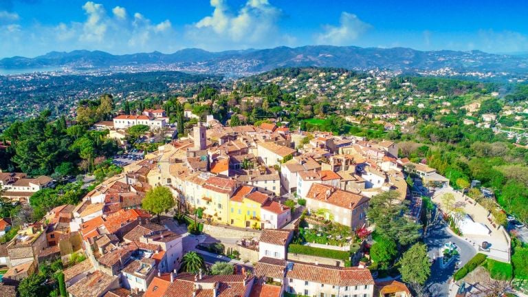 Veduta aerea di Mougins. Courtesy Ville de Mougins Fotodrone