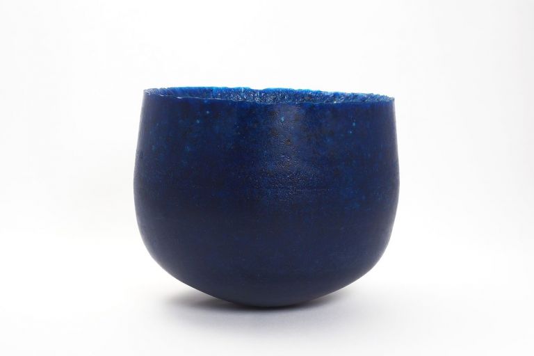 Yoshiaki Kojiro, Structural blue 25R.1, 2018, vetro, cm 20,5x25x25