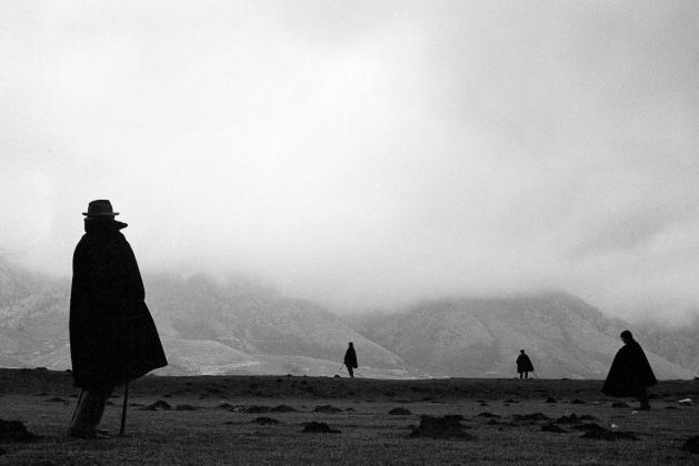 Antonio Biasiucci, Miralago, 1982 84, stampe ai sali d’argento. Courtesy l’artista