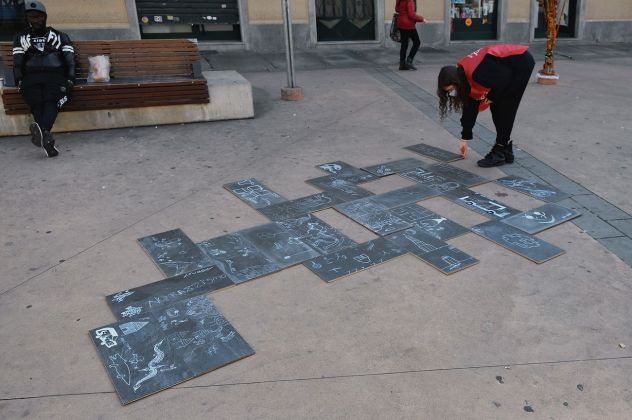 Beatrice Sacco, Pavimento di Barriera (2020), pennarello su laminati in legno, opera collettiva, Artista di Quartiere, Barriera di Milano, Torino