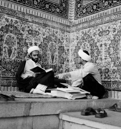 Discussione teologica, Qom, Feyzieh, Iran 2003 © 2021 Hans Georg Berger