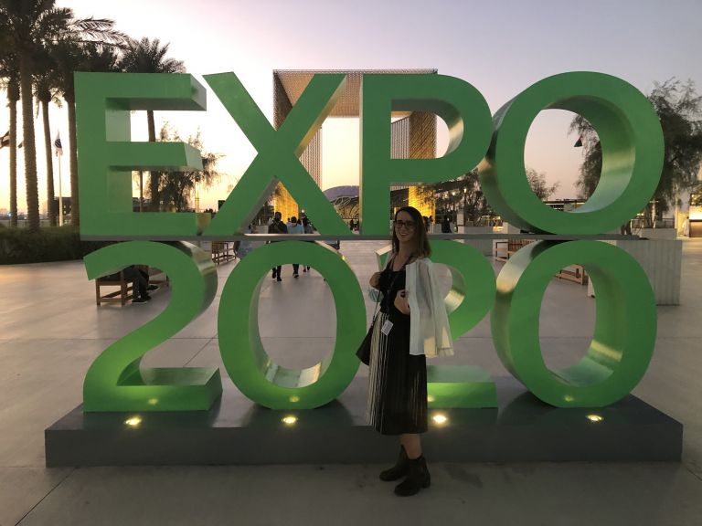 Dubai Expo, Giorgia Basili all'ingresso della fiera