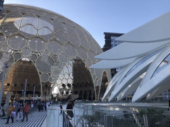 Dubai Expo, la cupola dell'expo e dettaglio delle ali del padiglione falco (simbolo dell'UAE) degli Emirati Arabi Uniti dell'architetto Calatrava, foto Giorgia Basili