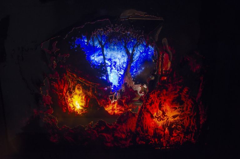Francesco De Grandi, Senza titolo, 2015. Mixed media (smalto, acetato, legno, ferro, lampade) 180 x 100 x 70 cm