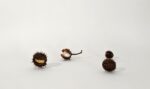 Francesco Fossati, Oro incenso e mirra, 2021, foglia oro, foglia argento e gommalacca su castagna e riccio di ippocastano, 70x45x60 cm