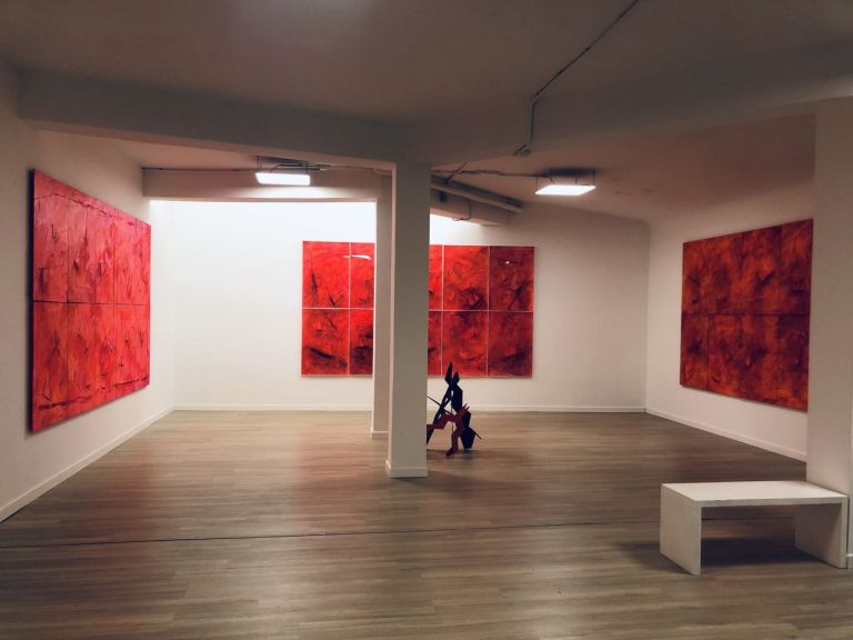 Gianfranco Notargiacomo. In rosso. Exhibition view at Artra, Milano 2021