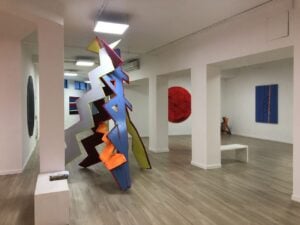 Pittura e spazio nella mostra di Gianfranco Notargiacomo a Milano