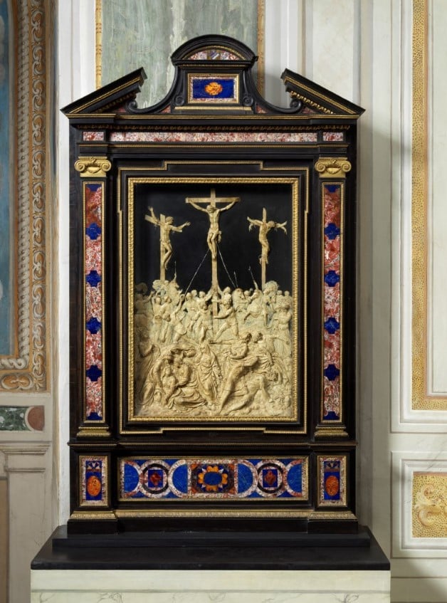 Guglielmo Della Porta, Crocifissione, cera su lavagna, cornice in ebano e pietre dure, Galleria Borghese, Roma. Galleria Borghese Ph.Luciano Romano