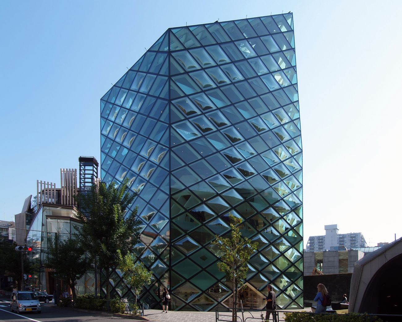 Il Prada Boutique Aoyama a Tokyo, progettato da Herzog & de Meuron