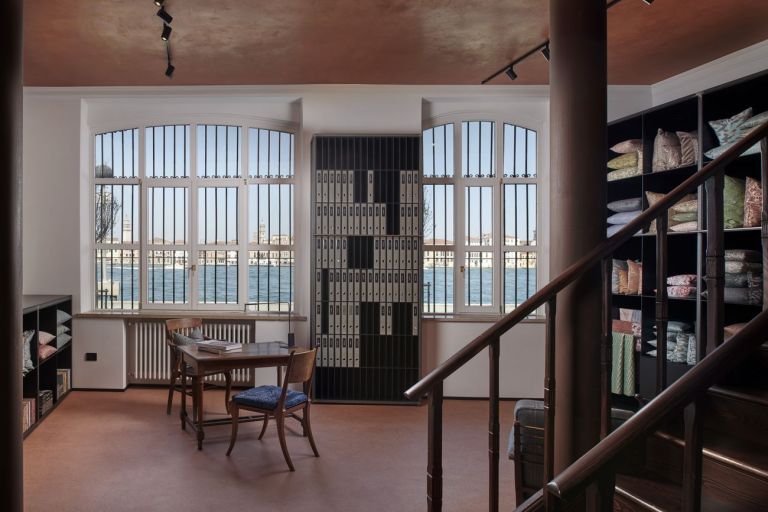 Il nuovo showroom Fortuny, Venezia. Photo Colin Dutton. Courtesy Fortuny