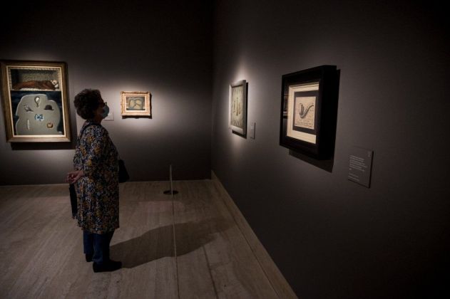 La macchina Magritte. Exhibition view at Museo Nazionale Thyssen Bornemisza, Madrid 2021