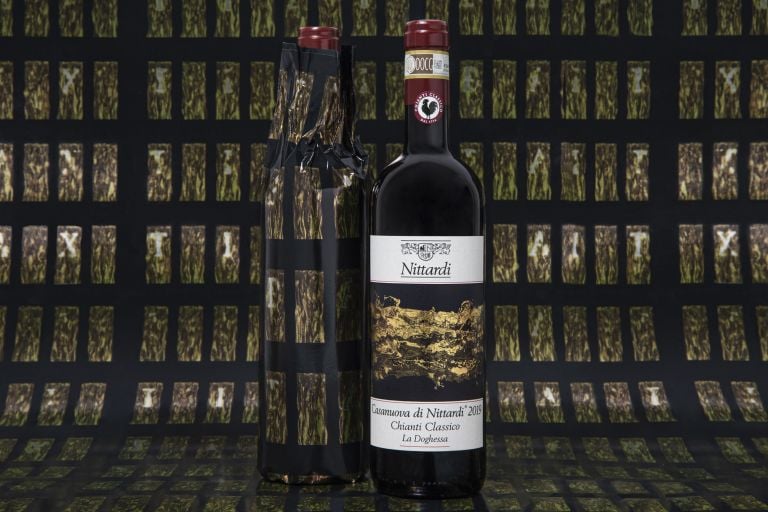 Chianti Classico Casanuova di Nittardi Vigna Doghessa 2019 - bottiglia con e senza carta seta