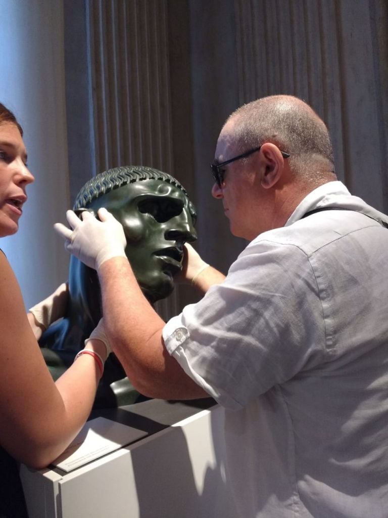 Percorso tattile. Le forme del moderno. Scultura a Ca' Pesaro. Esplorazione di Vir temporis acti di Adolfo Wildt. Courtesy Fondazione Musei Civici di Venezia