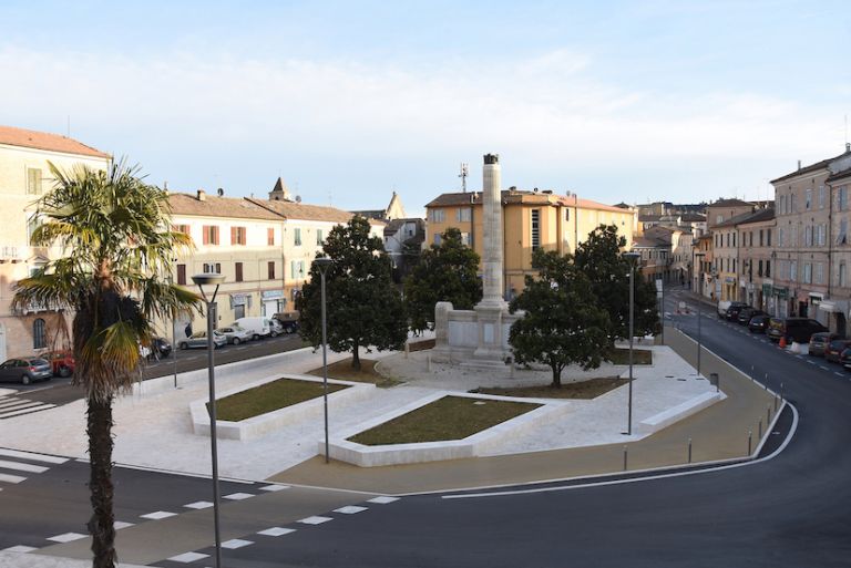 Piazza Mazzini in cui sorge Casa Montessori Chiaravalle