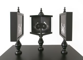 Sergio Zavattieri, Natività, 2016. Stereoscopio a specchi basato sul modello di Wheatstone, stampe archival inkjet, legno laccato, ferro, specchi, 160 x 105 x 55 cm