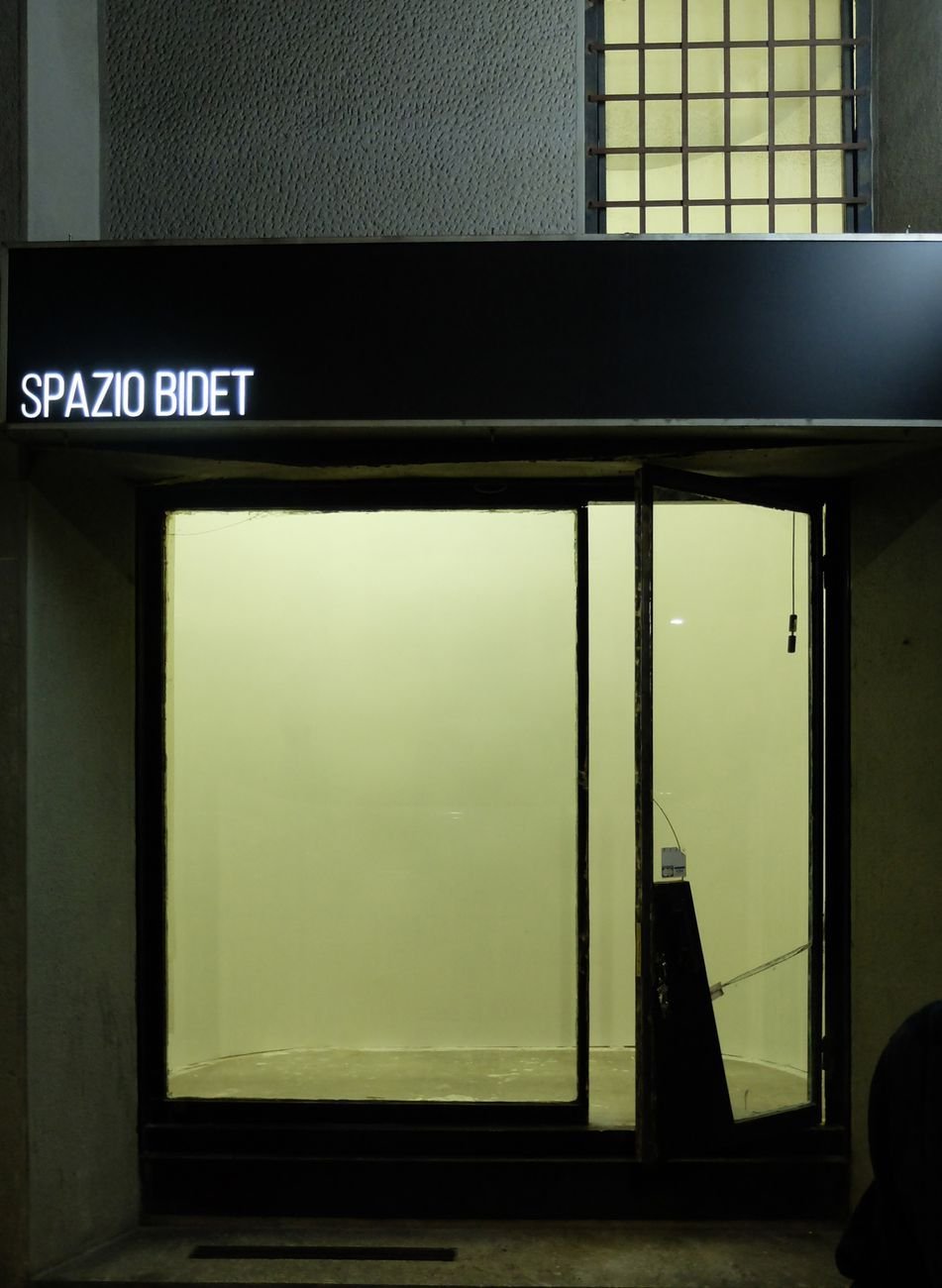 Spazio Bidet - Enoteca la Botte, Milano. Photo F. Stipari