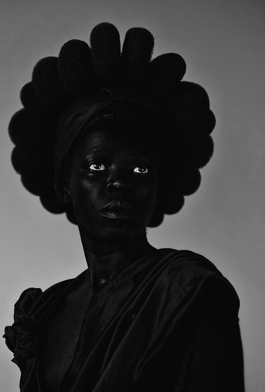 Zanele Muholi. Somnyama Ngonyama Ave, leonessa nera (24 Ore Cultura, Milano 2021)