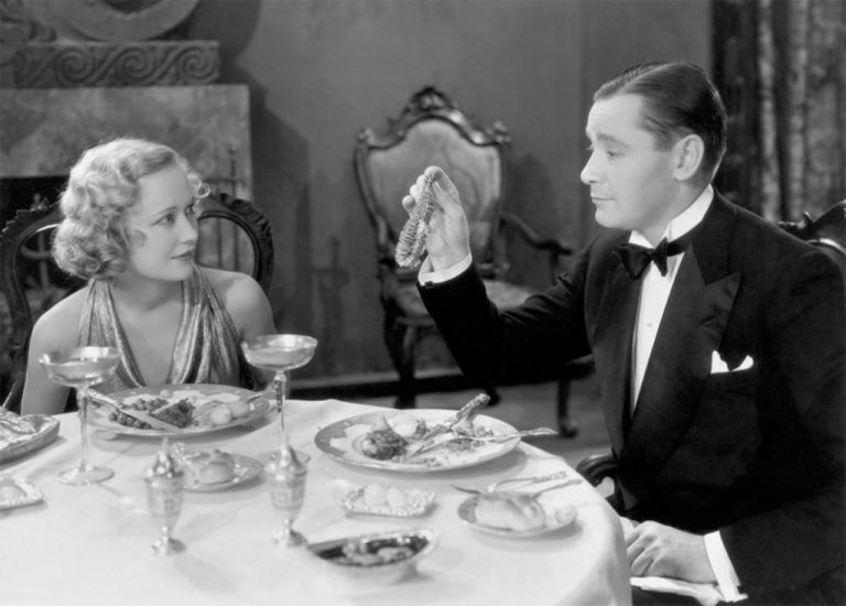 Miriam Hopkins e Herbert Marshall in una scena di “Trouble in Paradise”, 1932