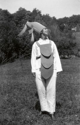 Anonimo, Sophie Taeuber-Arp in costume, 1925