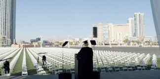 David Keene, ex presidente della National Rifle Association, parla alla Lost Class della inesistente James Madison Academy