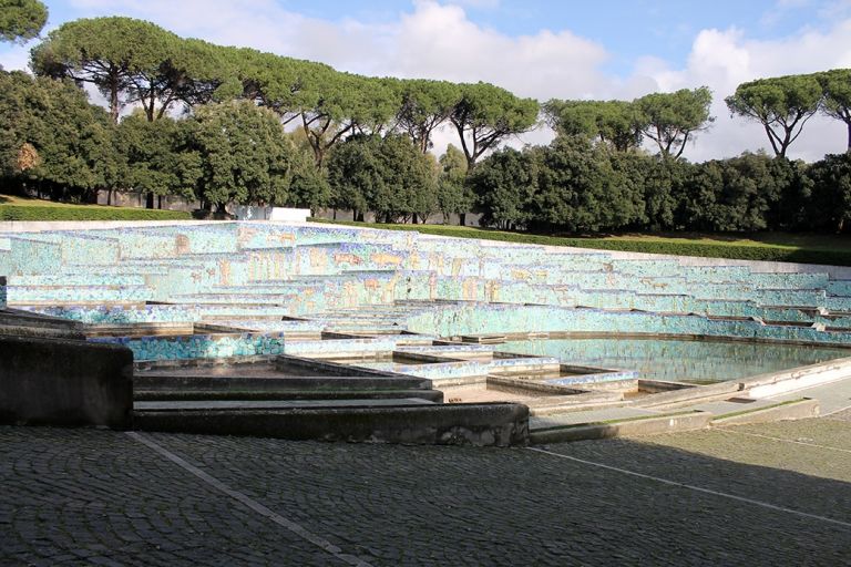 Giuseppe Macedonio, Decorazione policroma della “Fontana dell’Esedra”, Mostra d’Oltremare, Napoli, 2022. Photo Carlo De Cristofaro