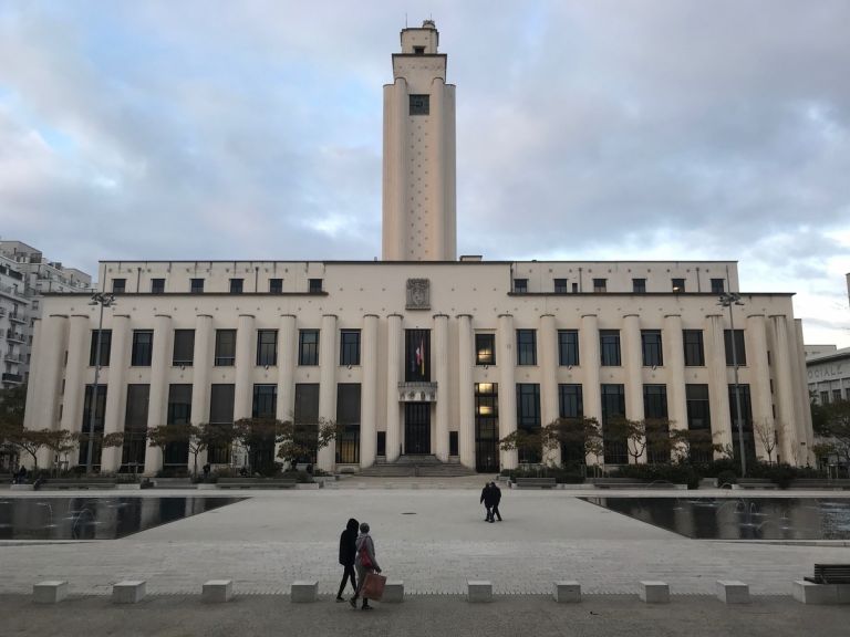 Hôtel de Ville, Place Lazare Goujon, Villeurbanne. Photo © Dario Bragaglia