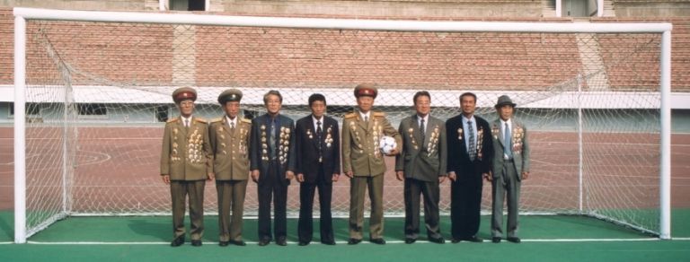 I giocatori della squadra nordcoreana fotografati nel 2002 © Koryo Studio